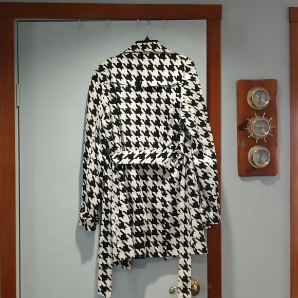 Raincoat - Picture 3 of 5